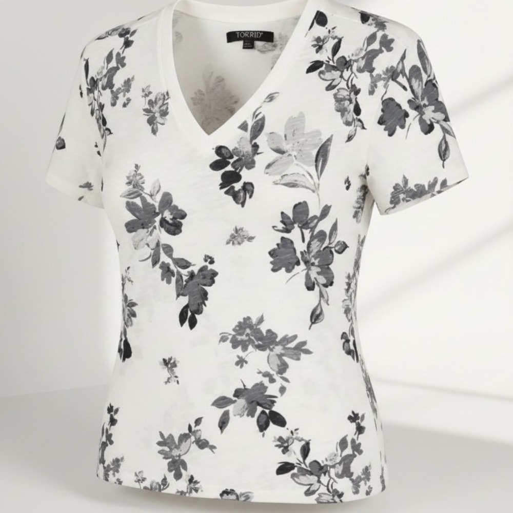 TORRID "Tea Floral" Heritage Slub V-Neck Relaxed Tee NWT Size 4X - Picture 2 of 13